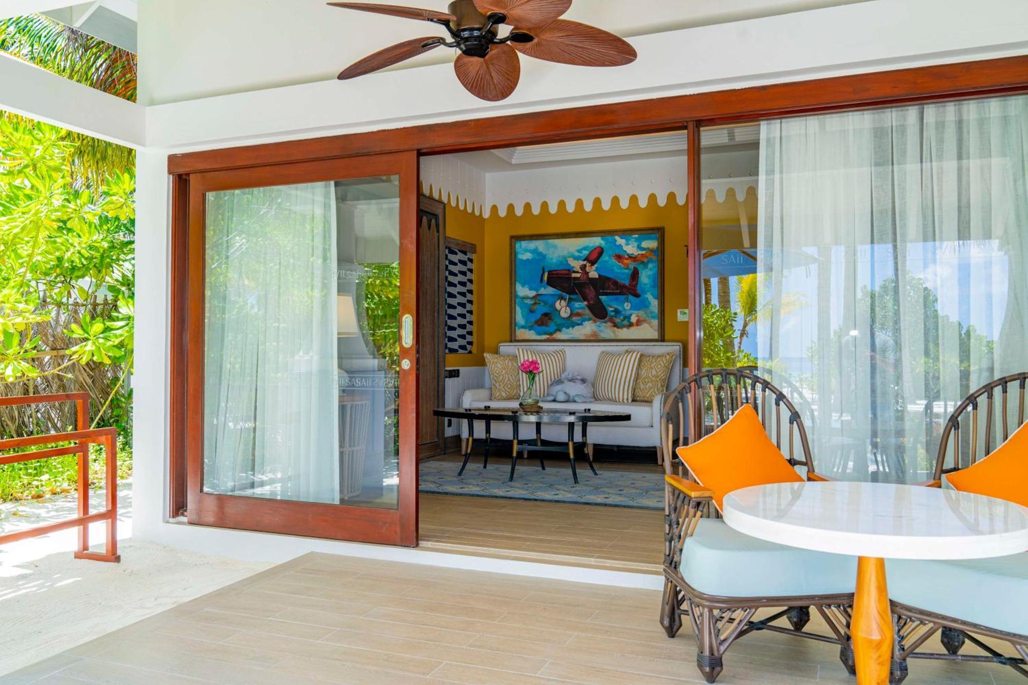 Saii Lagoon Maldives, Curio Collection By Hilton Emboodhoo